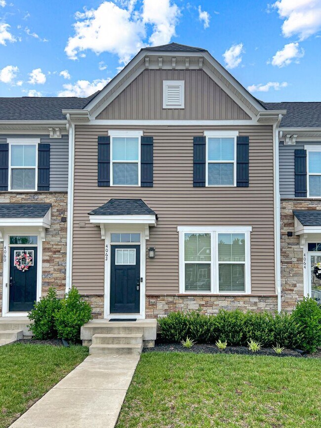 Building Photo - Move-In Ready Townhome with Finished Basem...