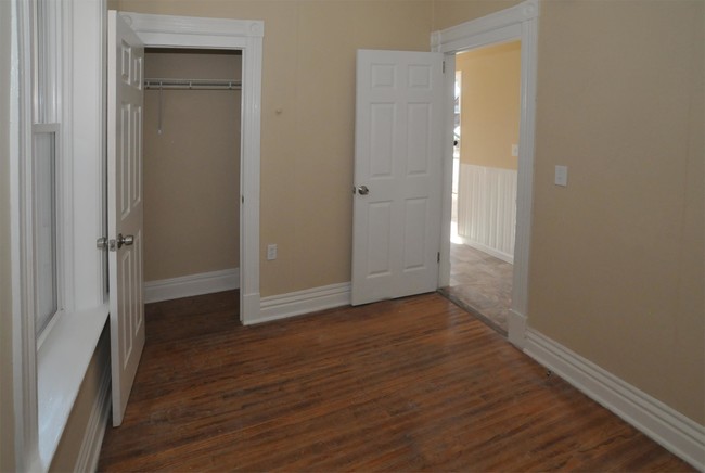 Building Photo - 435 3rd St