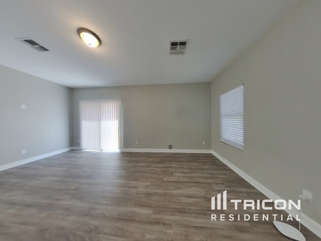 Building Photo - 8948 E Pampa Ave