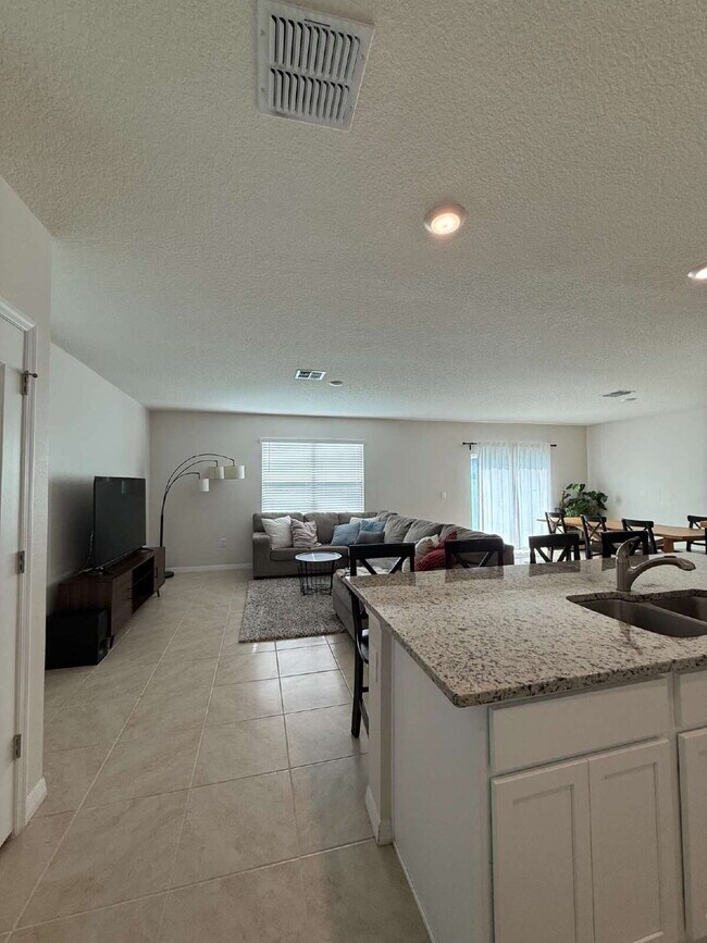 Foto del edificio - Large 4 Bedroom/2.5 Bathroom Home in Thompson Grove