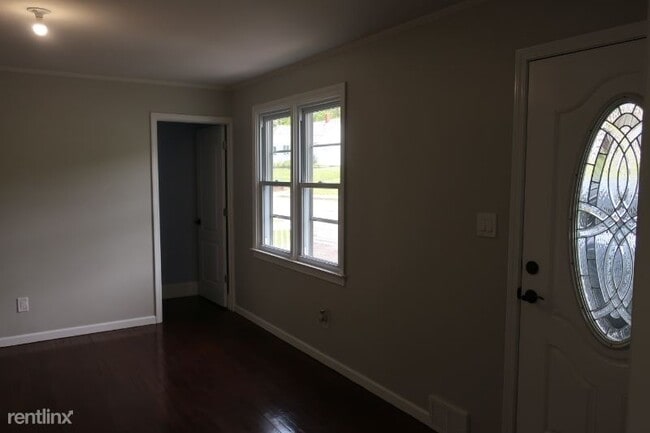 Building Photo - 3 br, 2 bath House - 90 s main st