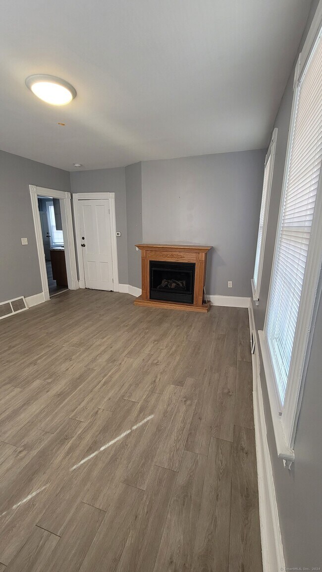 45 Ward St Unit 1st Floor, Wallingford, CT 06492 Room for Rent in