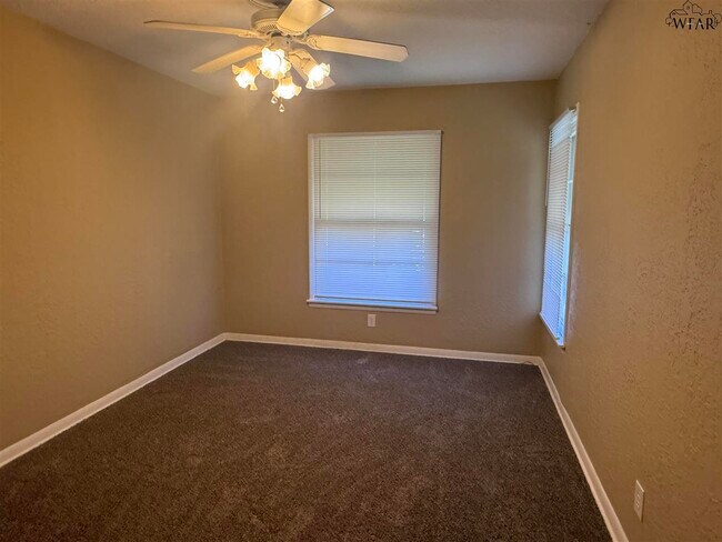 Building Photo - 4718 Alamo Dr