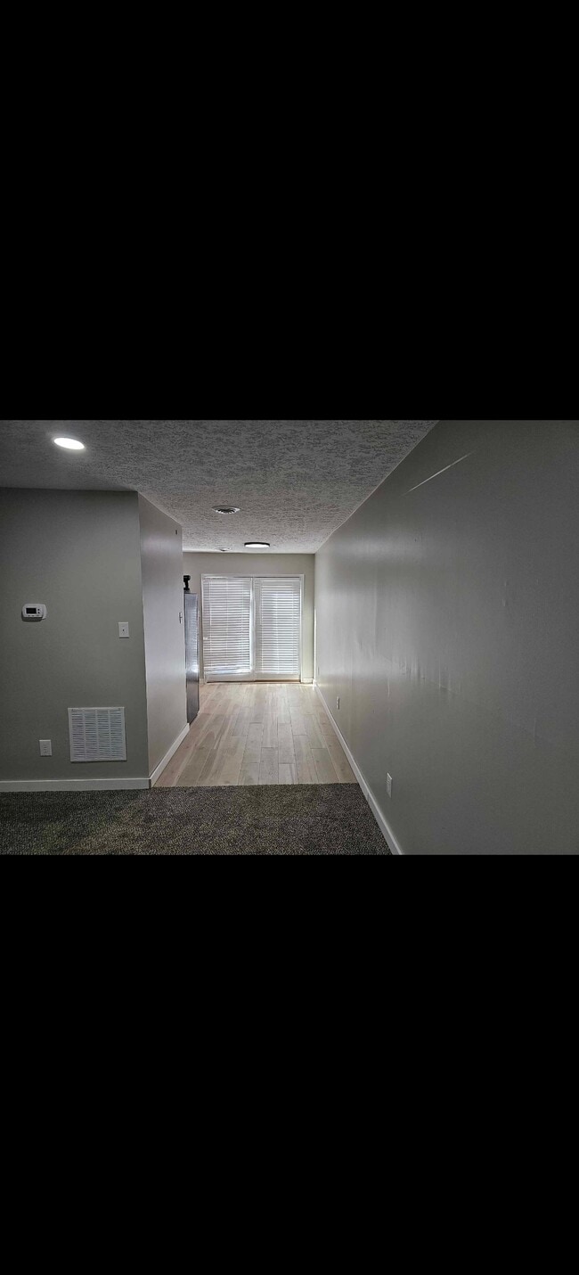 Building Photo - 4539 Valley View Dr