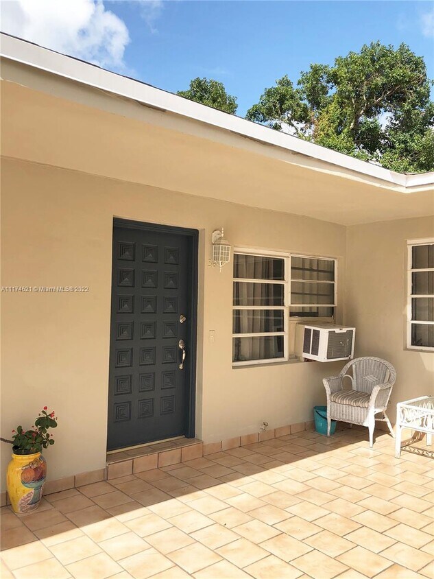 Foto principal - 3607 SW 7th St