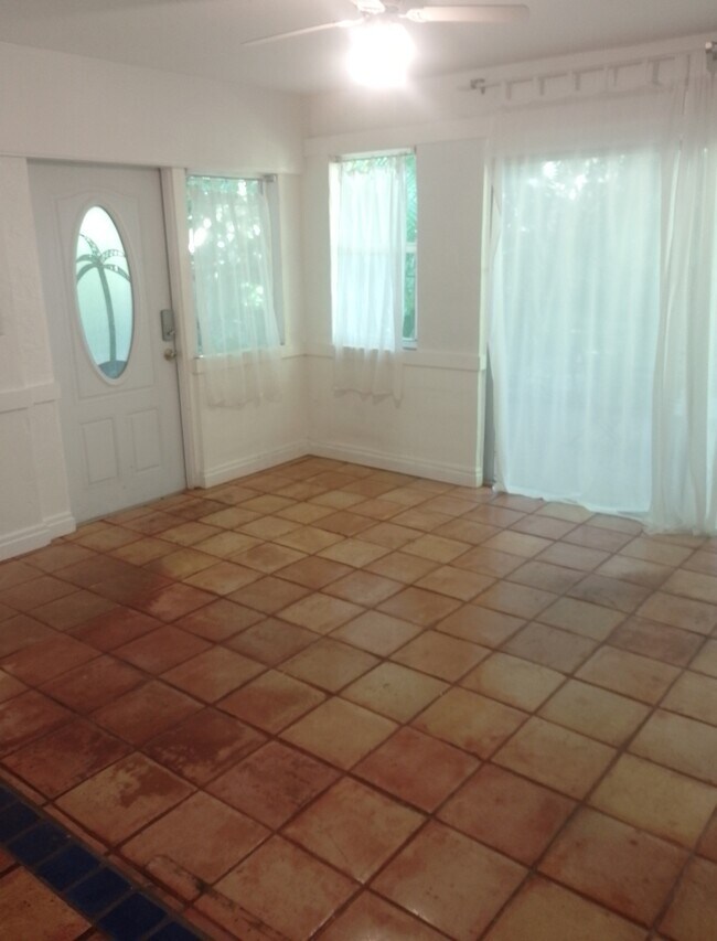 Foto del edificio - 2831 Wiley St