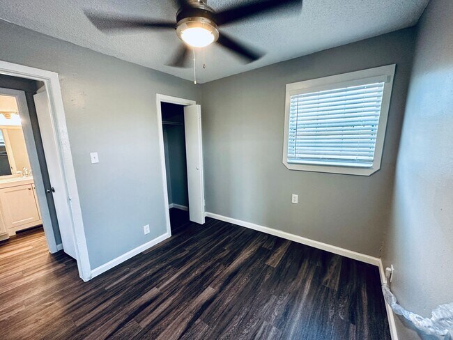 Foto del edificio - 7314 Bennett Ave