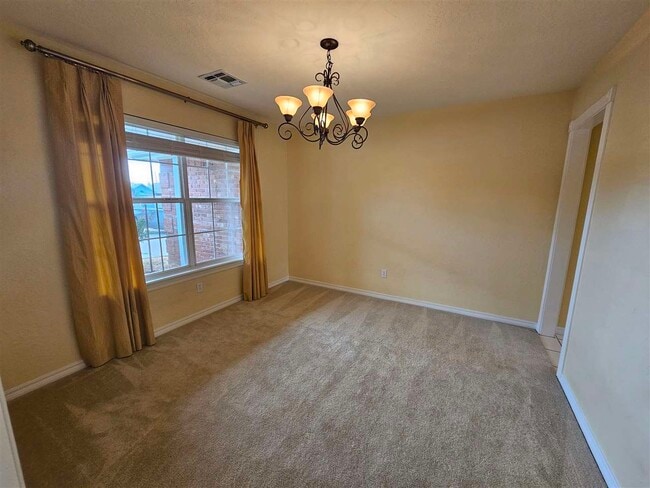Building Photo - 6605 NW Willow Tree Cir