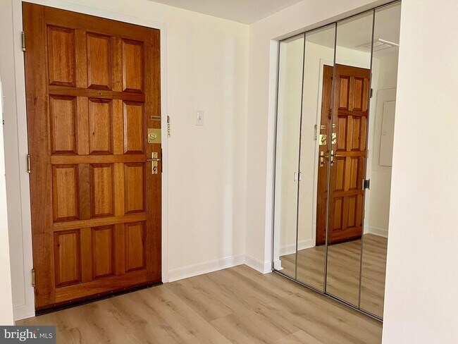 Foto del edificio - 1530 Key Blvd