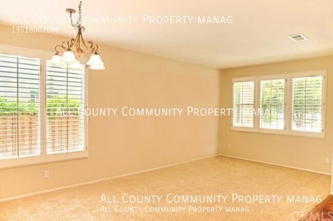 Building Photo - !!!MOVE IN SPECIAL!!! 4 Bedroom 2 Bathroom...