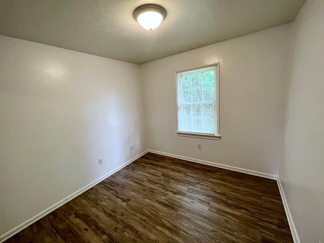 Foto del edificio - 3405 Westbrook Cir