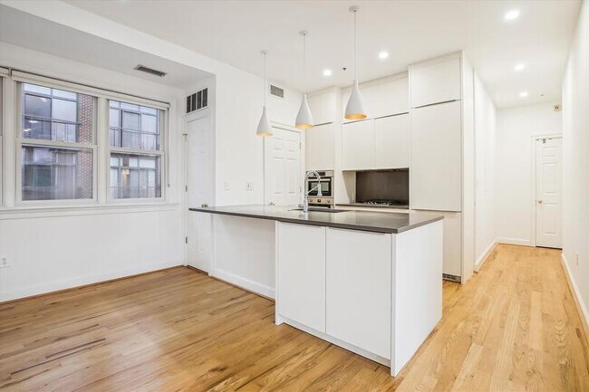 Foto del edificio - 1340 Q St NW
