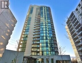 Building Photo - 5740-5740 Yonge St