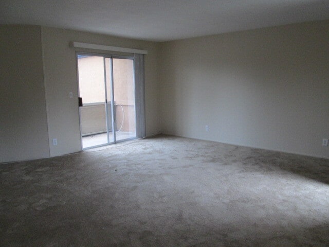 frontroom 2 half - 1701 Pine St