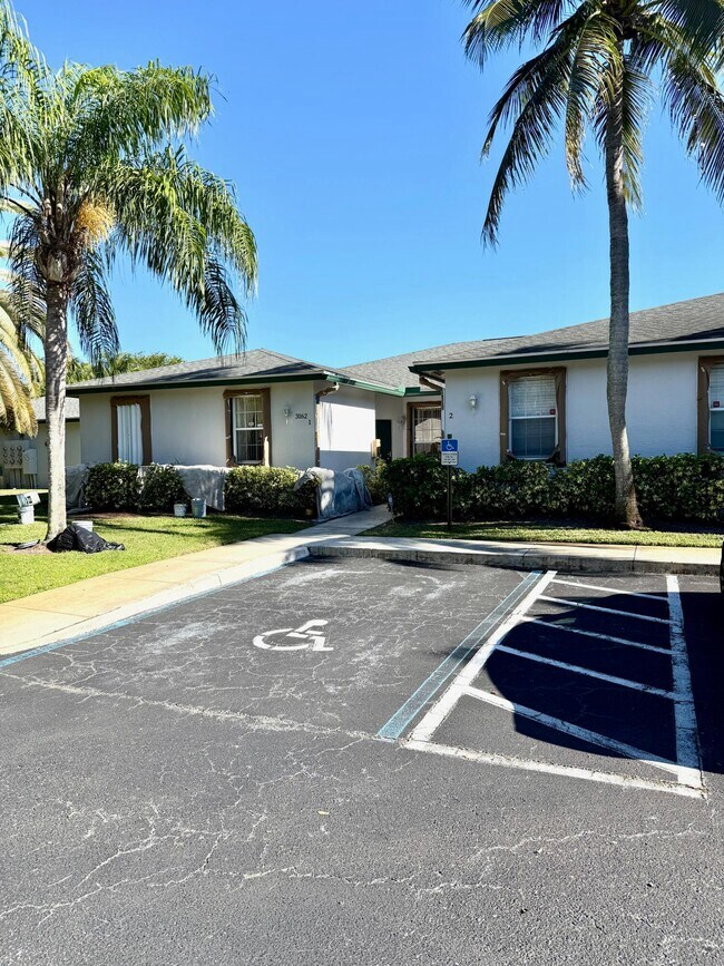 Foto del edificio - 3162 Via Poinciana