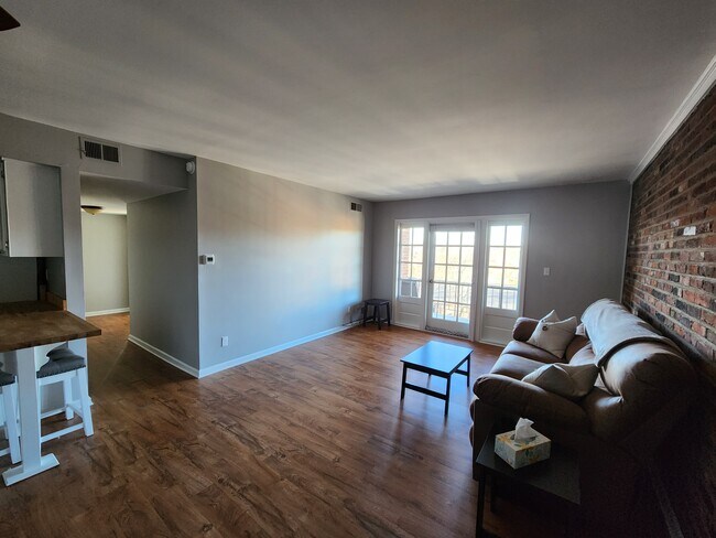 Foto del edificio - 1080 Chatham Park Dr