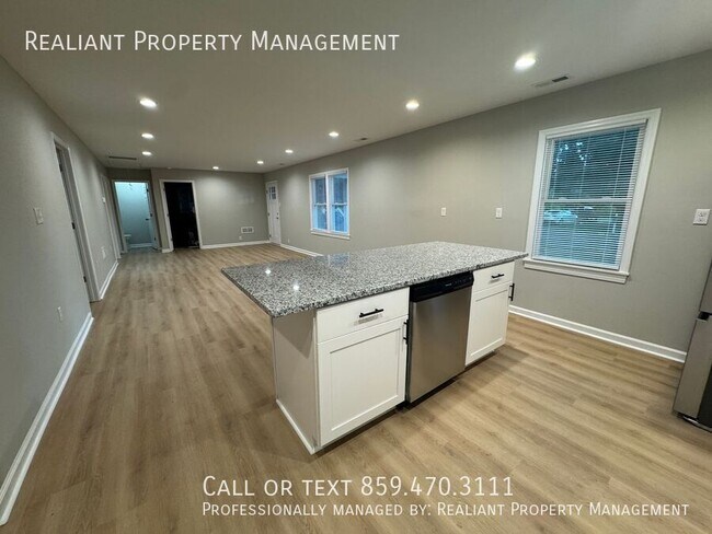 Building Photo - 115 Rainbow Dr