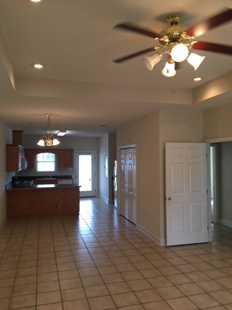 Building Photo - 3236 Oak Garden Dr