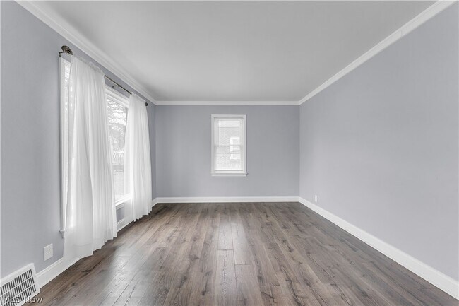 Building Photo - 19205 Pasnow Ave