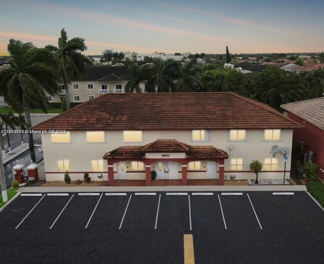 Foto del edificio - 10953 W Okeechobee Rd
