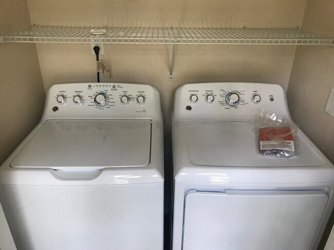 Foto del edificio - Newly Constructed Luxury 4 Bed / 4 Bath Bungalow Cottage with Extra Room and Bathroom