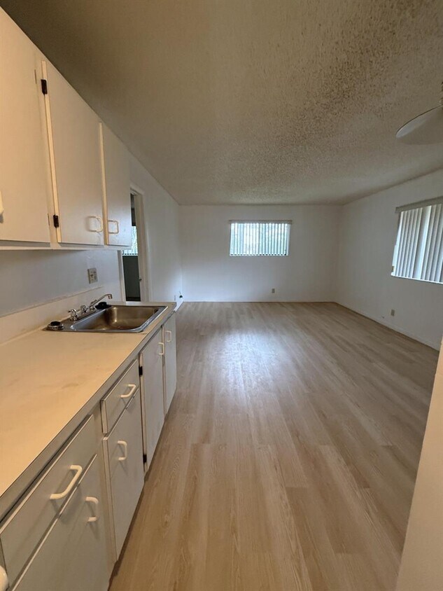 Foto principal - 2038 NW 43rd Ter