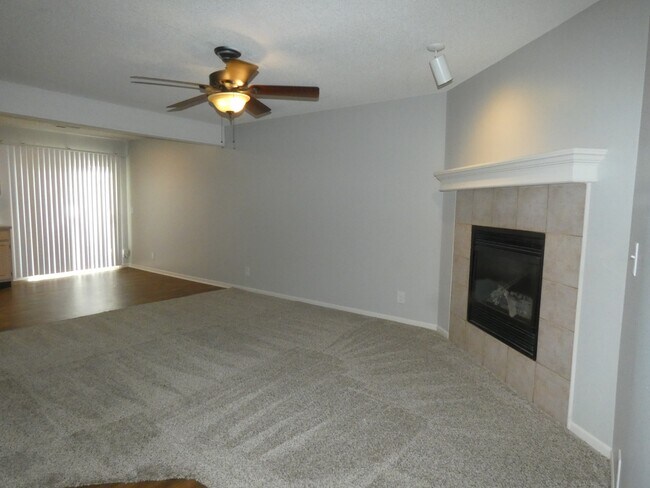 Foto del edificio - 10613 N Locust Ct