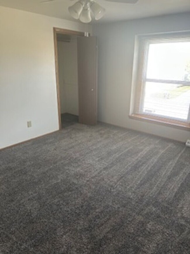 Foto del edificio - 734 Fairwood Dr