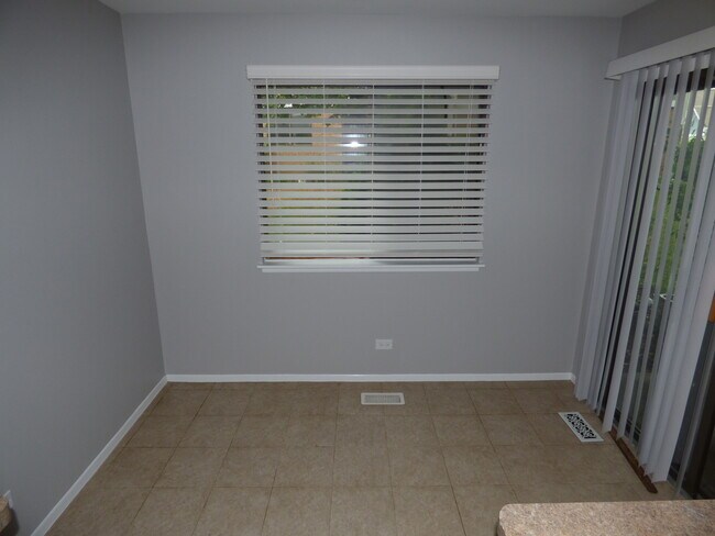 Foto del edificio - 402 Sandalwood Ln