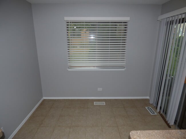 Building Photo - 402 Sandalwood Ln