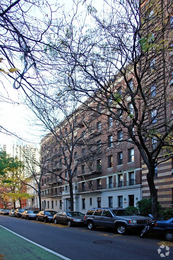 Building Photo - 145-151 Henry St