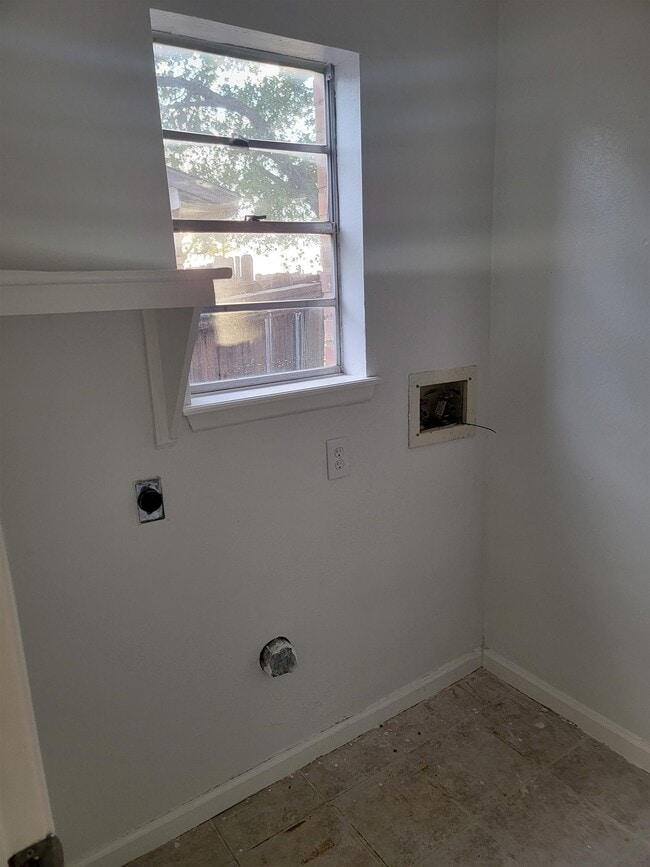 Foto del edificio - 713 Lindenwood Dr