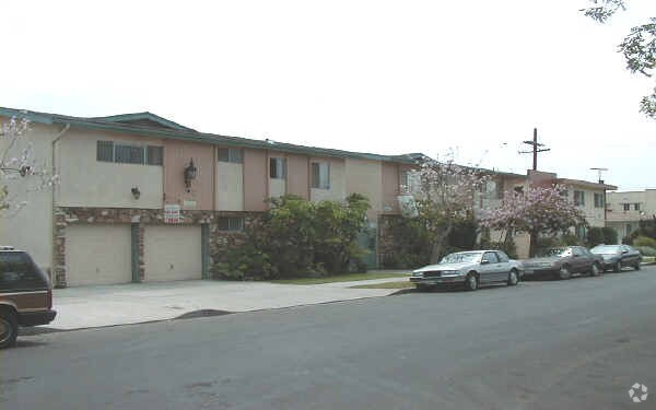 The Apartments at 2402-2412 E 6th St - 2402-2412 E 6th St