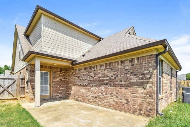 Building Photo - 9849 White Poplar Dr