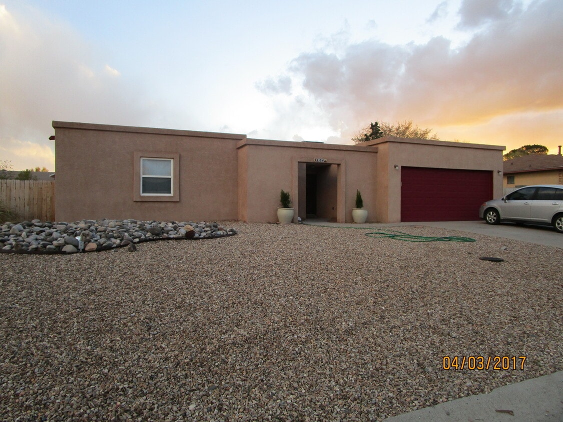 Primary Photo - Rio Rancho 3-4 BR 1915 SF 2B 2CG
