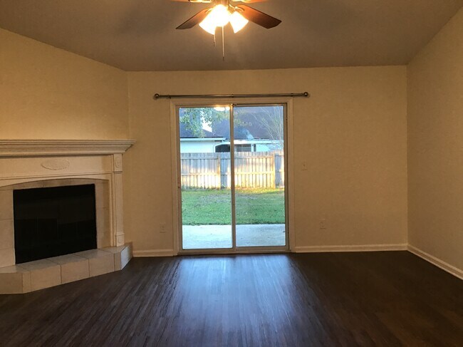 Building Photo - 2665 Westport Dr