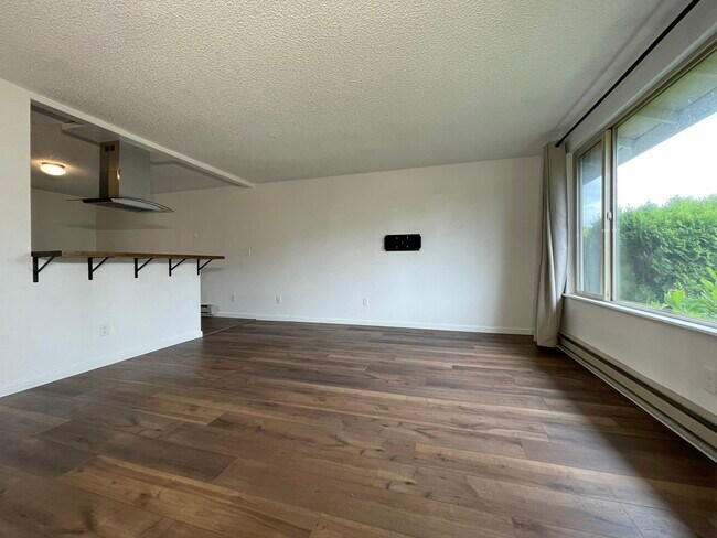 Living room & kitchen bar - 910 S 56th St