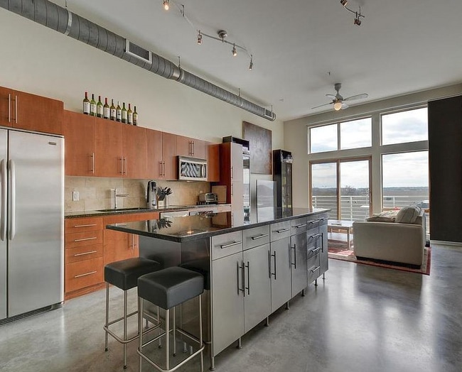 Foto del edificio - 2124 E 6th St