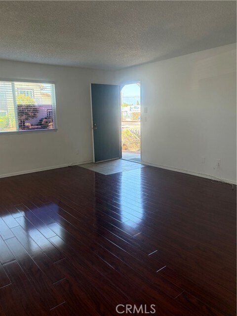 Foto del edificio - 1439 S Jellick Ave
