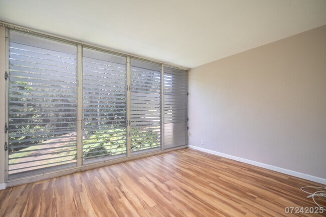 Foto del edificio - 2 Bed 1 Bath in Waikalani Woodlands