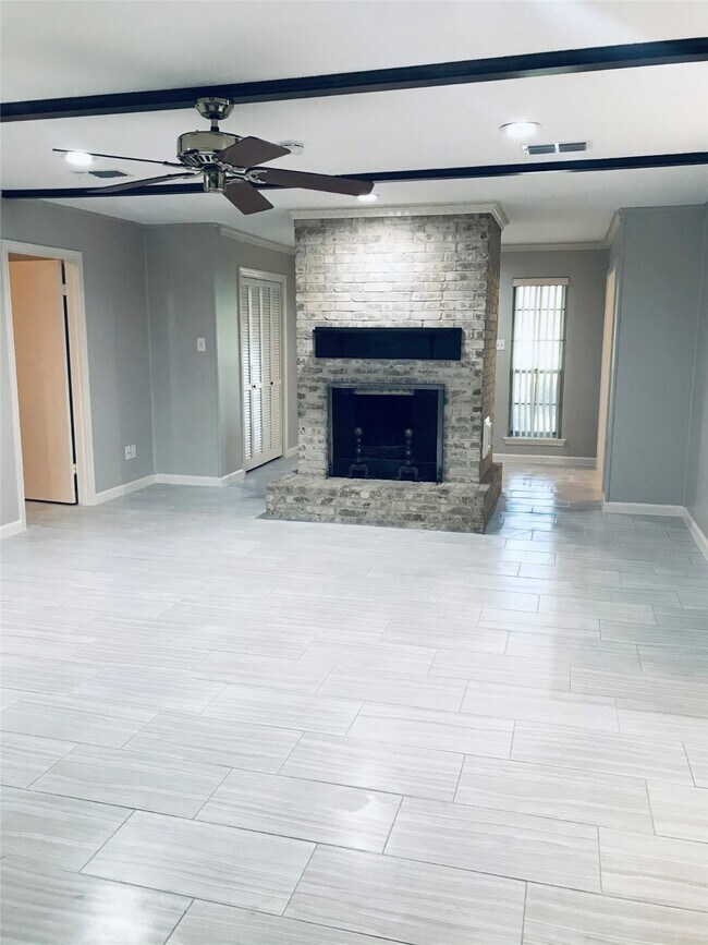 Foto del edificio - 3110 Springhill Dr