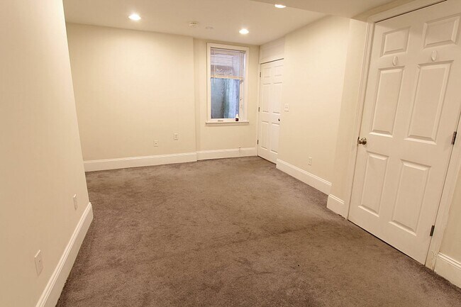 Foto del edificio - Large 3 bed in Brookline