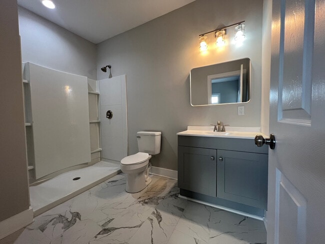 Foto del edificio - Room in House on S Webb St