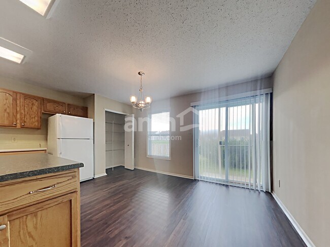 Foto del edificio - 821 Colonial Wy