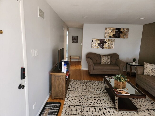 Foto del edificio - 368 Luella Ave