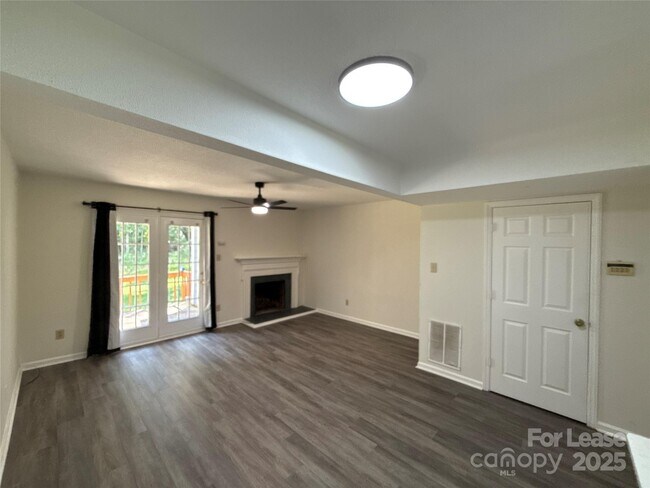 Building Photo - 1724 Village Lake Dr