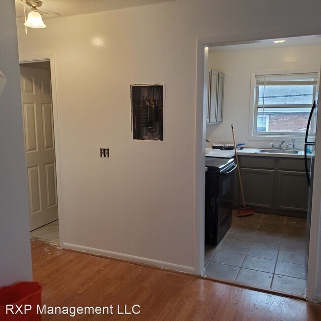 Building Photo - 2 br, 1 bath House - 72 Chestnut St #6