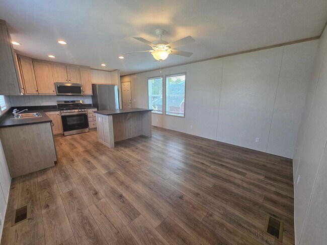 Foto del edificio - 4397 Hemlock Loop