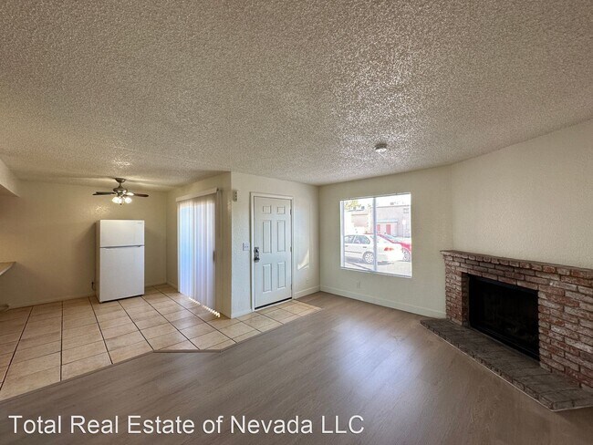 Building Photo - 2 br, 2 bath House - 1904 Lirio Way, Unit B