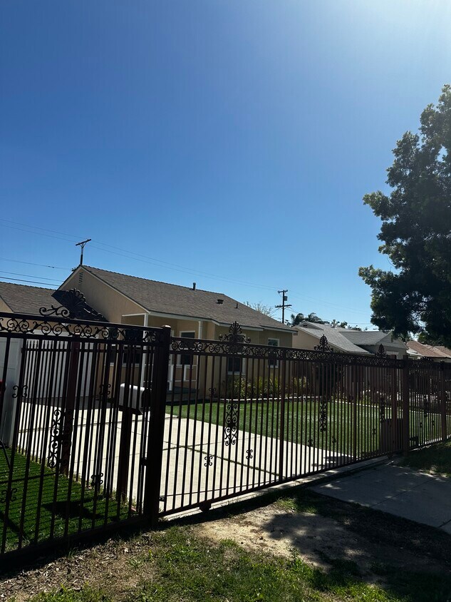 Primary Photo - 7038 Yarmouth Ave